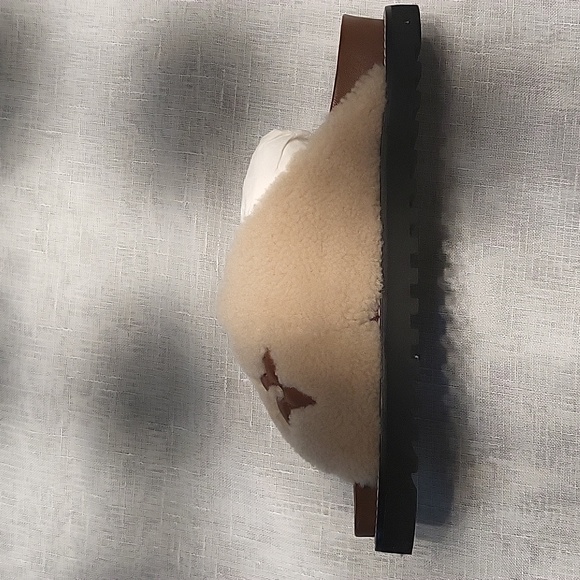 Louis Vuitton exclusive sandals size 38 color brown and tan - Picture 3 of 9